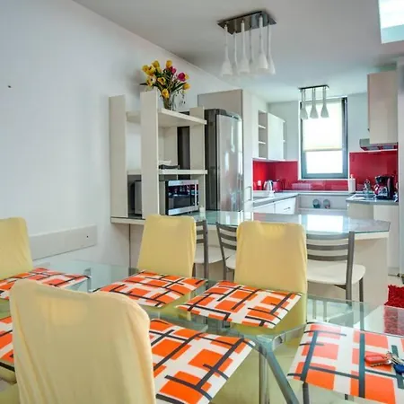 - North Area View Residences - 3 Bedrooms - Herastrau - Baneasa Отель Бухарест